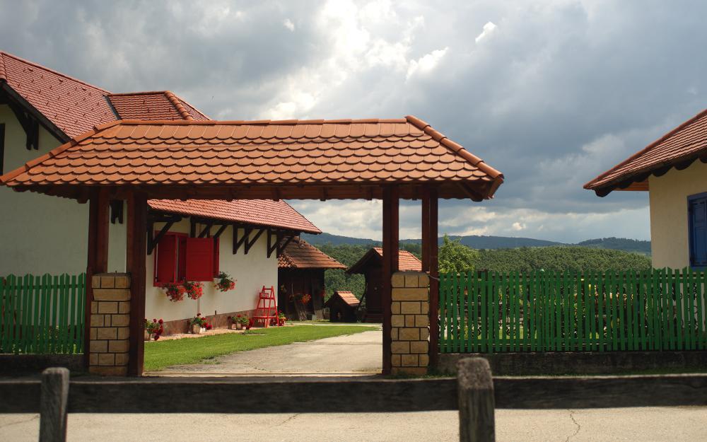 Etno Selo Rajski Konaci Leusici Esterno foto
